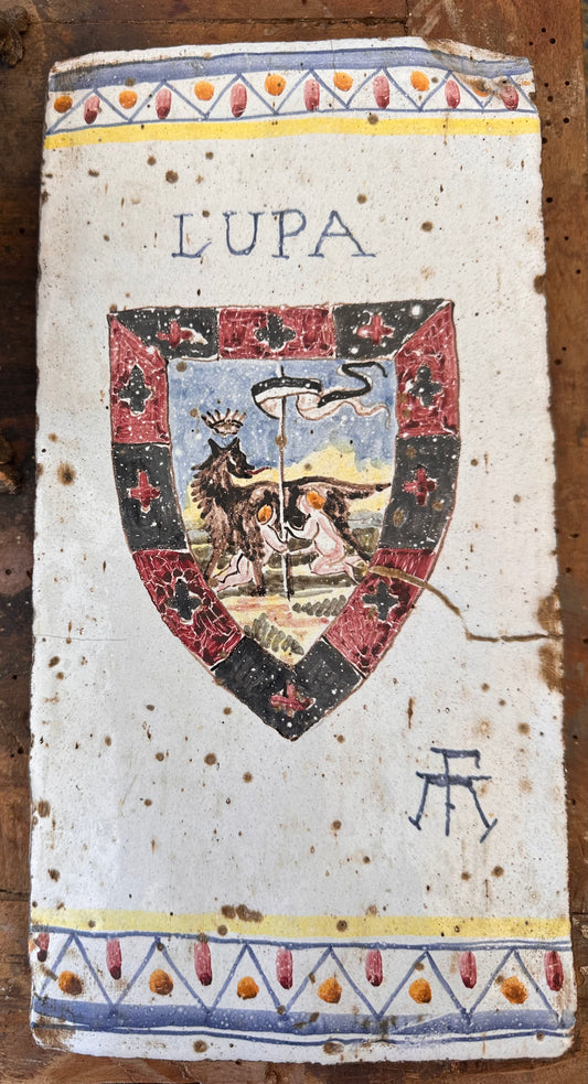 Piastrella in terracotta dipinta a mano