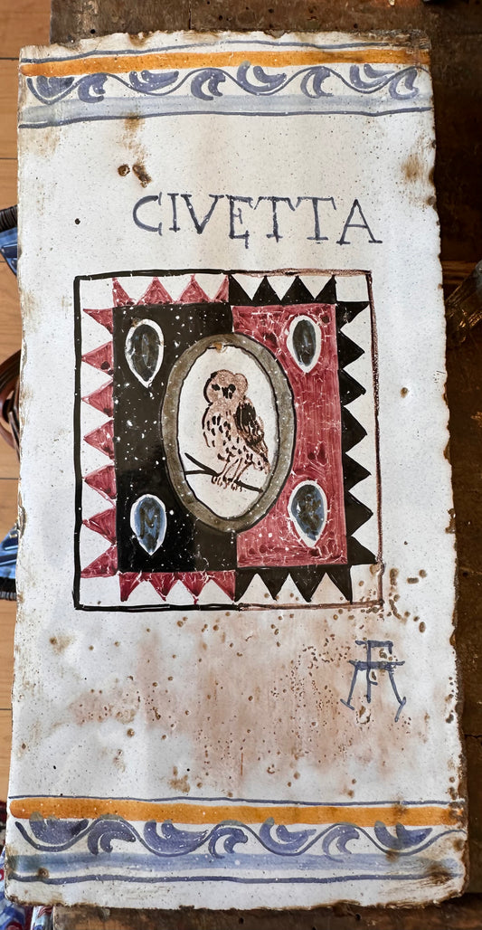 Piastrella in terracotta dipinta a mano